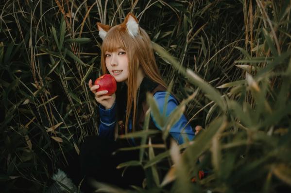    Ely_eee(ElyEE子) - Soft Glow 狼與暖陽：户外芒草丛中的治愈系狼少女Cosplay写真 [52P]第48张图片