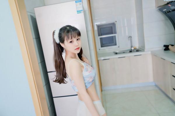    晕崽Zz与星澜：家居私房闺蜜写真，诱惑睡衣秀，尽显曼妙身姿，慵懒诱人又迷人第1张图片