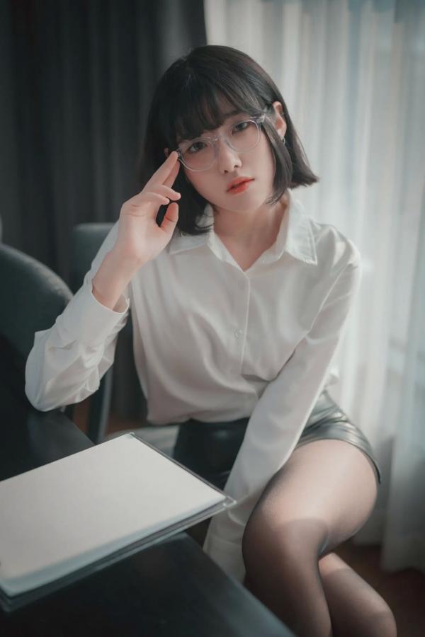    Sonson - Need Your Approval | OL职场制服诱惑，禁欲系短发女神，透视黑丝美腿私房大片第6张图片