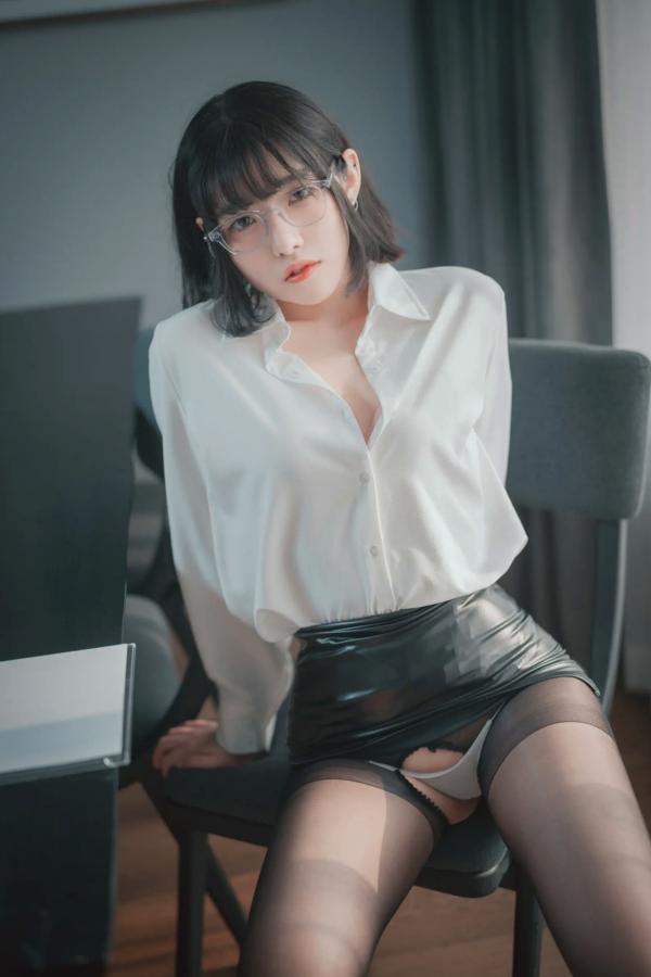    Sonson - Need Your Approval | OL职场制服诱惑，禁欲系短发女神，透视黑丝美腿私房大片第12张图片
