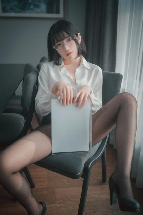    Sonson - Need Your Approval | OL职场制服诱惑，禁欲系短发女神，透视黑丝美腿私房大片第15张图片