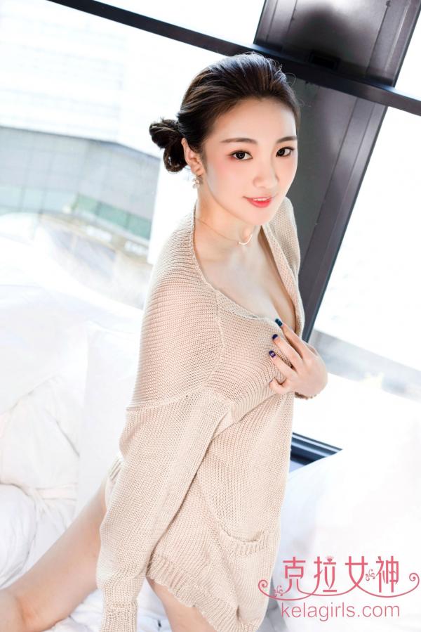    KelaGirls克拉女神：舒彤《云里雾里》唯美私房写真，针织开衫搭配蕾丝诱惑，呈现极致慵懒居家风第20张图片