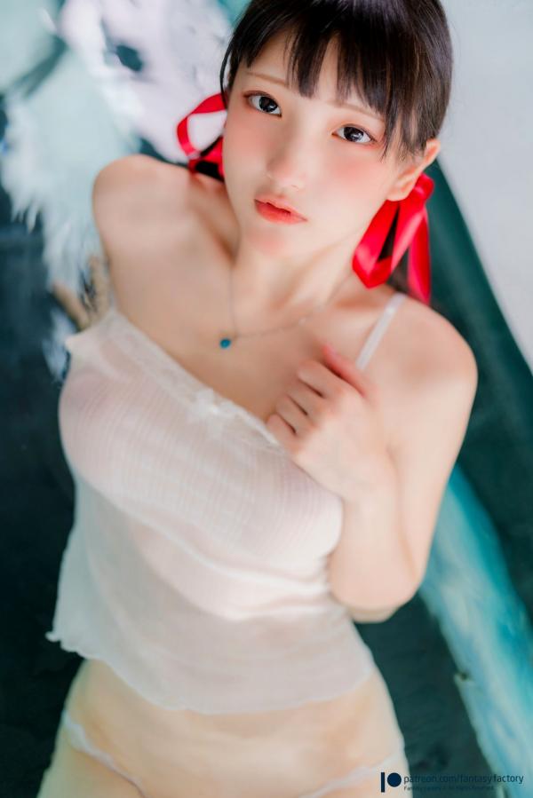    Fantasy-Factory-小丁Ding：水中的红丝带，清纯湿身诱惑，白色内衣与长筒袜的私房写真第4张图片