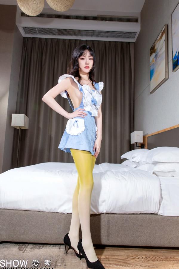    [ISHOW]爱秀 No.451 田蜜Mia室内私房，清纯女仆角色扮演写真，黄色长筒袜撩人诱惑第4张图片