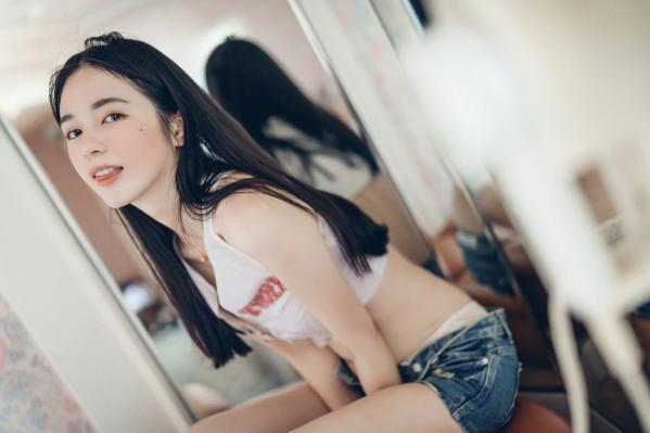    JVID辰辰超仙美人私房写真，居家卧室与纯欲浴室风，极致诱惑湿身透点，展现清纯与火辣的双重反差魅力第5张图片