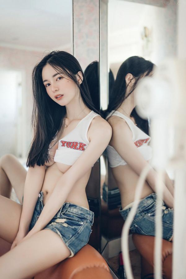    JVID辰辰超仙美人私房写真，居家卧室与纯欲浴室风，极致诱惑湿身透点，展现清纯与火辣的双重反差魅力第7张图片