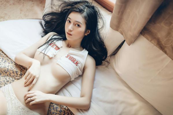    JVID辰辰超仙美人私房写真，居家卧室与纯欲浴室风，极致诱惑湿身透点，展现清纯与火辣的双重反差魅力第13张图片