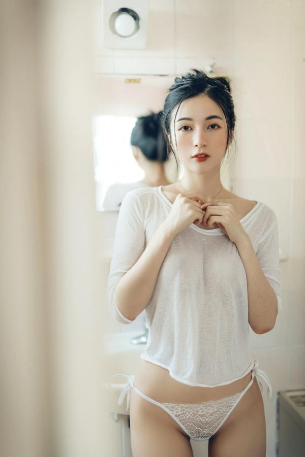    JVID辰辰超仙美人私房写真，居家卧室与纯欲浴室风，极致诱惑湿身透点，展现清纯与火辣的双重反差魅力第75张图片