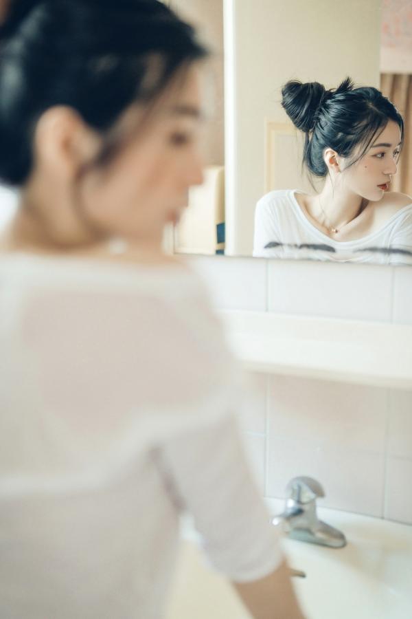    JVID辰辰超仙美人私房写真，居家卧室与纯欲浴室风，极致诱惑湿身透点，展现清纯与火辣的双重反差魅力第76张图片