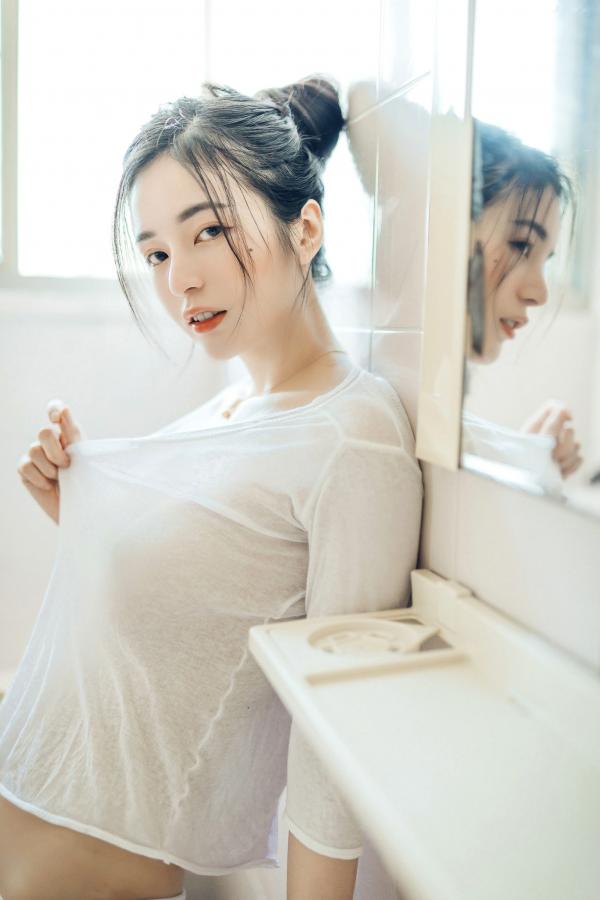    JVID辰辰超仙美人私房写真，居家卧室与纯欲浴室风，极致诱惑湿身透点，展现清纯与火辣的双重反差魅力第80张图片