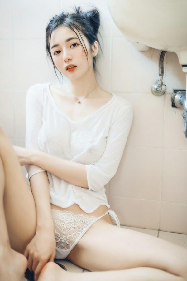    JVID辰辰超仙美人私房写真，居家卧室与纯欲浴室风，极致诱惑湿身透点，展现清纯与火辣的双重反差魅力第87张图片