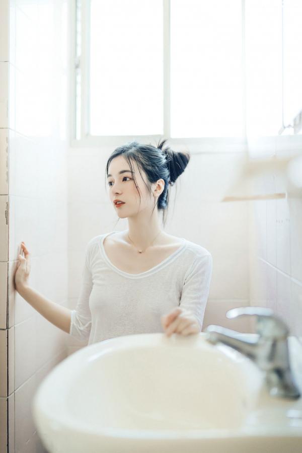    JVID辰辰超仙美人私房写真，居家卧室与纯欲浴室风，极致诱惑湿身透点，展现清纯与火辣的双重反差魅力第90张图片