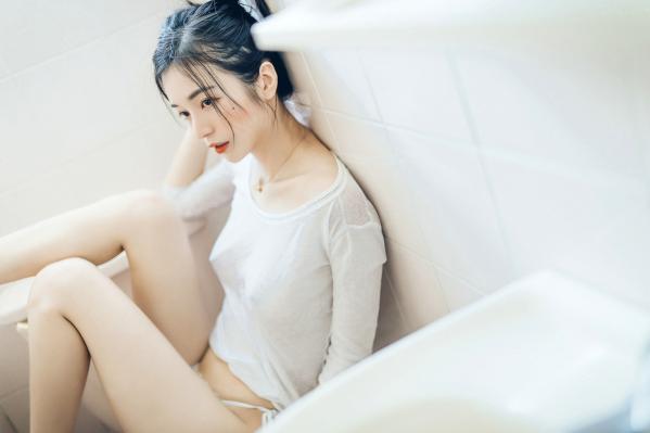    JVID辰辰超仙美人私房写真，居家卧室与纯欲浴室风，极致诱惑湿身透点，展现清纯与火辣的双重反差魅力第92张图片