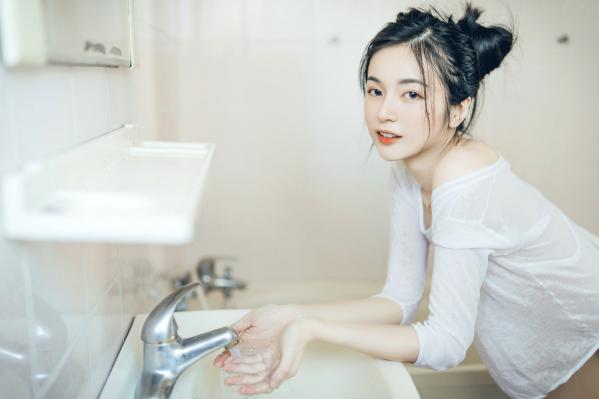    JVID辰辰超仙美人私房写真，居家卧室与纯欲浴室风，极致诱惑湿身透点，展现清纯与火辣的双重反差魅力第95张图片