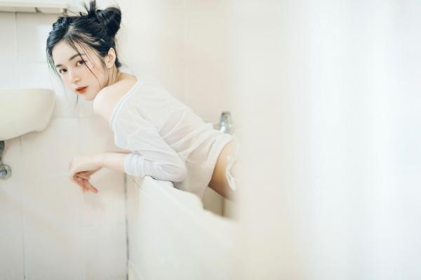    JVID辰辰超仙美人私房写真，居家卧室与纯欲浴室风，极致诱惑湿身透点，展现清纯与火辣的双重反差魅力第101张图片