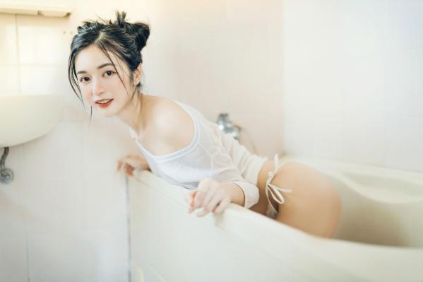    JVID辰辰超仙美人私房写真，居家卧室与纯欲浴室风，极致诱惑湿身透点，展现清纯与火辣的双重反差魅力第102张图片