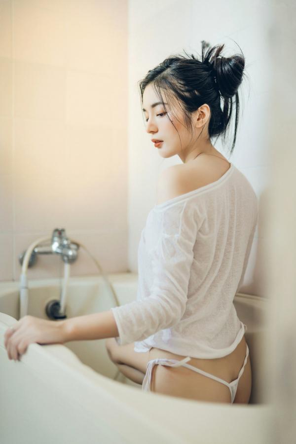    JVID辰辰超仙美人私房写真，居家卧室与纯欲浴室风，极致诱惑湿身透点，展现清纯与火辣的双重反差魅力第103张图片