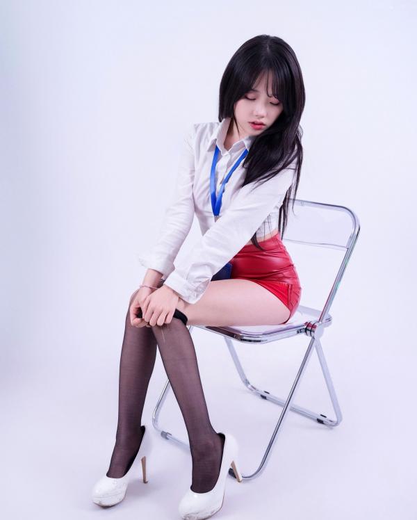    《韩国美女-BAEKSULTANG-GlamARchive-Vol.20》职场OL制服诱惑，黑丝高跟尽显办公室风情第4张图片