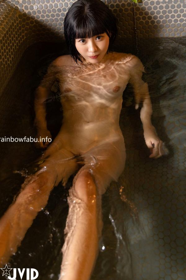    JVID果宝宝：阳光下的秘密邂逅，清纯短发邻家妹妹阳台私房写真，极致白嫩诱惑，呈现若隐若现的视觉盛宴第124张图片