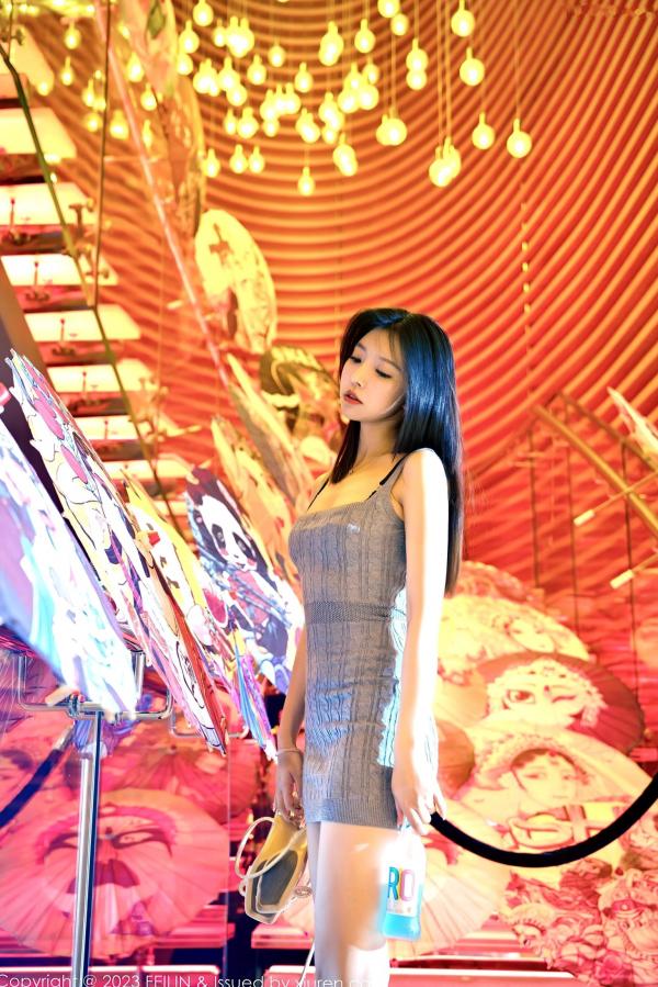    FeiLin嗲囡囡冯木木：灰色针织背带短裙私房大尺度，冷艳御姐秀修长美腿与白嫩肌肤第21张图片