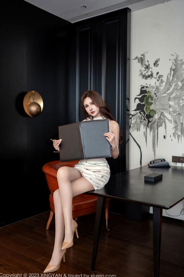    XingYan星颜社-213-Emily尹菲私房照：淡粉色蕾丝内衣与肉丝诱惑，职场风大尺度写真，极致性感魅力，无圣光第2张图片