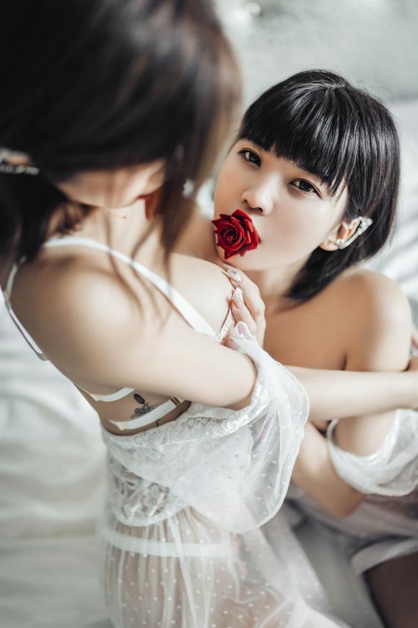    JVID-果宝宝-私房卧室系列-双姝闺蜜私密互动-女女情欲初体验-纯欲风格写真大尺度精选第15张图片