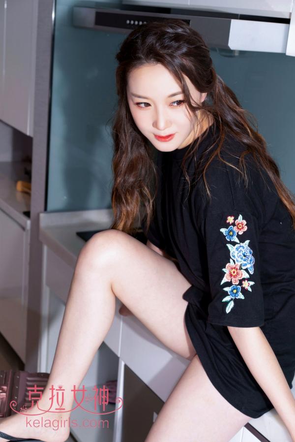    KelaGirls克拉女神-杨暖《果味少女》：清纯居家休闲风写真，俏皮可爱笑容，与零食可乐的治愈系日常第3张图片