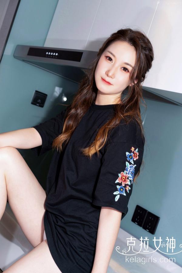    KelaGirls克拉女神-杨暖《果味少女》：清纯居家休闲风写真，俏皮可爱笑容，与零食可乐的治愈系日常第4张图片