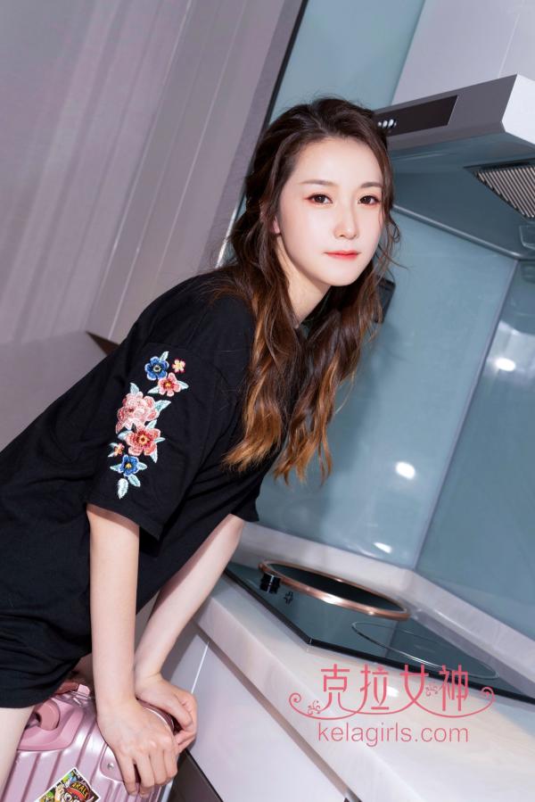    KelaGirls克拉女神-杨暖《果味少女》：清纯居家休闲风写真，俏皮可爱笑容，与零食可乐的治愈系日常第6张图片