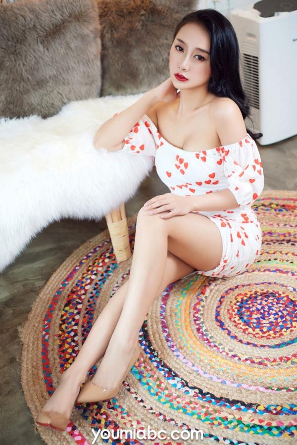    YouMi尤蜜-2019.05.17-何嘉颖-《冷艳美人》私房照，爱心短裙性感诱惑，室内优雅曲线写真第11张图片