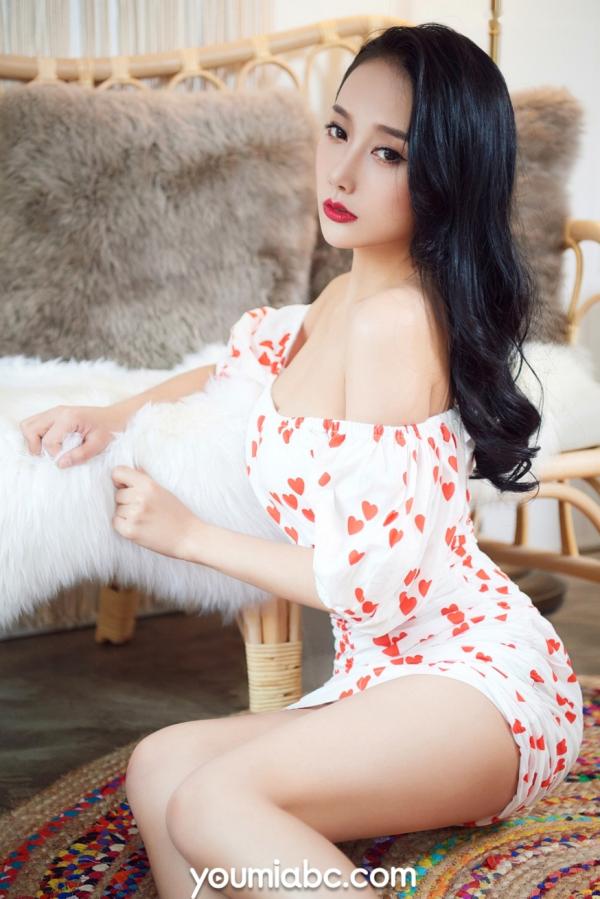    YouMi尤蜜-2019.05.17-何嘉颖-《冷艳美人》私房照，爱心短裙性感诱惑，室内优雅曲线写真第13张图片