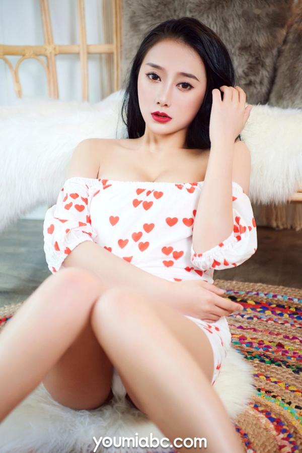   YouMi尤蜜-2019.05.17-何嘉颖-《冷艳美人》私房照，爱心短裙性感诱惑，室内优雅曲线写真第17张图片