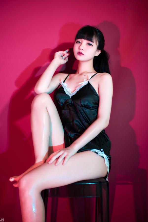    韩国美女Jenny 정제니“WHITE”系列写真，清纯可爱女仆与居家私房，百变角色扮演，演绎极致童颜魅力。第73张图片
