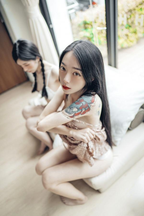    JVID-辰辰-飄飄-情色国王游戏-国王视角-绝美双姝私房诱惑-性感撩人服侍-谁才是国王-2022.06.03第20张图片