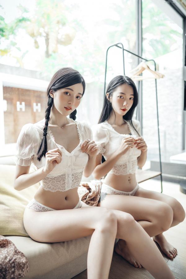    JVID-辰辰-飄飄-情色国王游戏-国王视角-绝美双姝私房诱惑-性感撩人服侍-谁才是国王-2022.06.03第23张图片