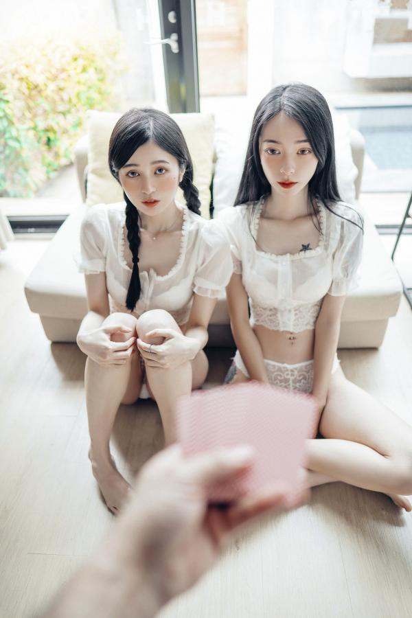    JVID-辰辰-飄飄-情色国王游戏-国王视角-绝美双姝私房诱惑-性感撩人服侍-谁才是国王-2022.06.03第24张图片