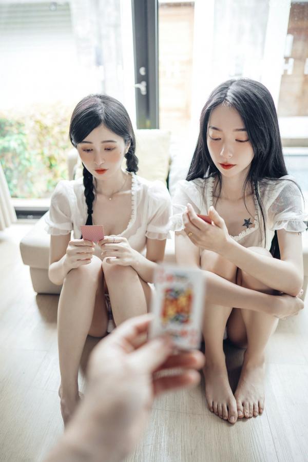    JVID-辰辰-飄飄-情色国王游戏-国王视角-绝美双姝私房诱惑-性感撩人服侍-谁才是国王-2022.06.03第26张图片