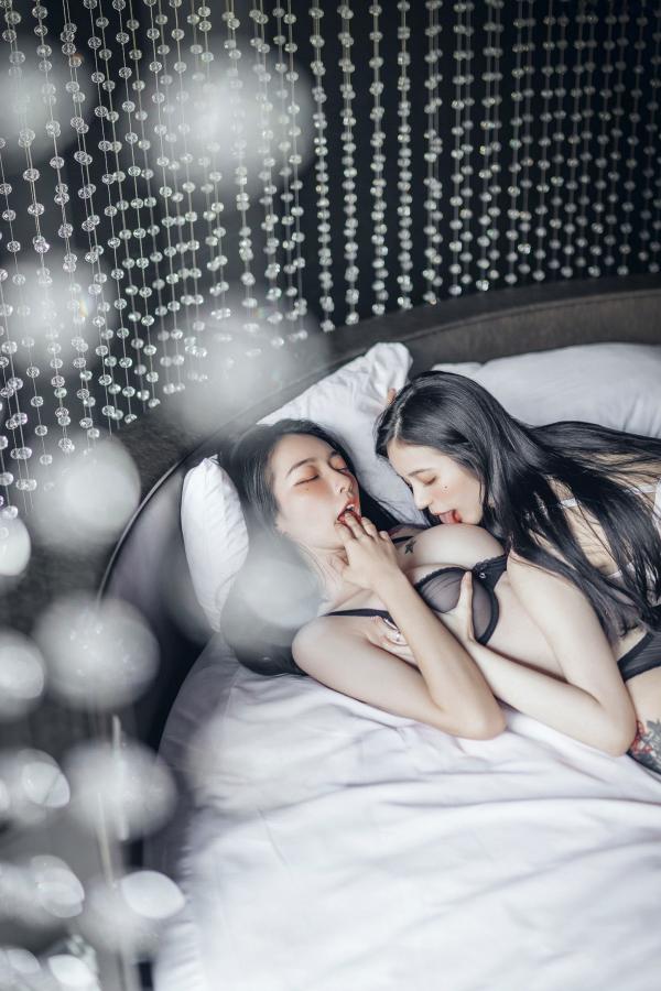    JVID-辰辰-飄飄-情色国王游戏-国王视角-绝美双姝私房诱惑-性感撩人服侍-谁才是国王-2022.06.03第97张图片