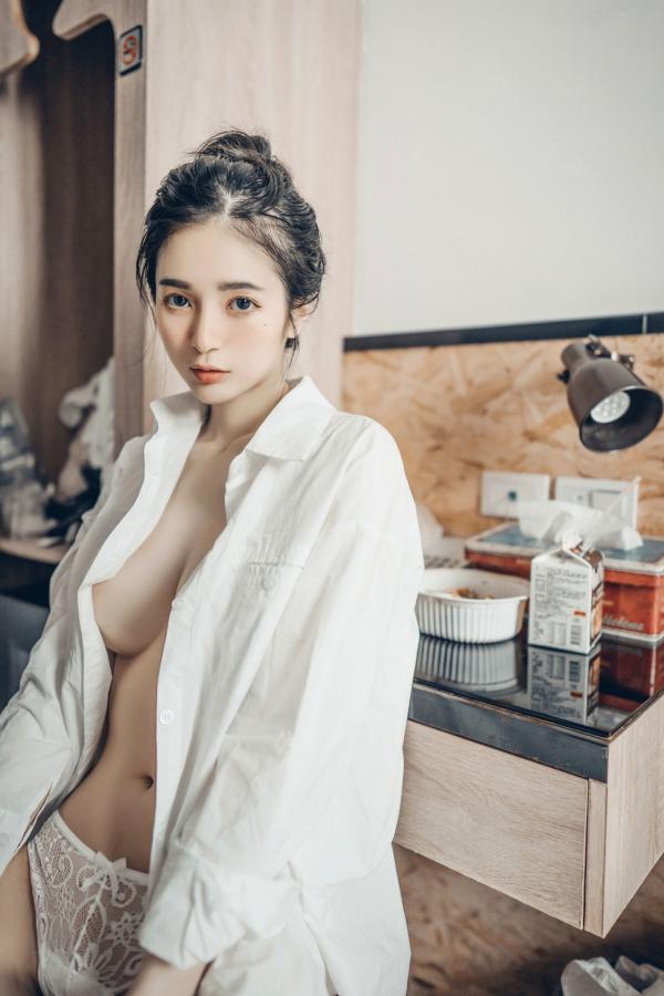    JVID辰辰浴室私房写真：湿身沐浴大尺度拍摄，性感曲线女神诱惑视觉盛宴第17张图片
