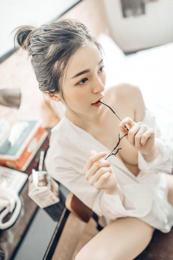    JVID辰辰浴室私房写真：湿身沐浴大尺度拍摄，性感曲线女神诱惑视觉盛宴第24张图片