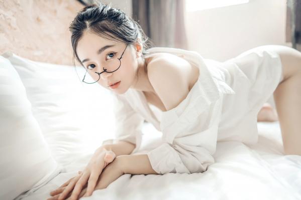    JVID辰辰浴室私房写真：湿身沐浴大尺度拍摄，性感曲线女神诱惑视觉盛宴第27张图片