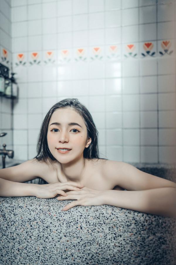    JVID辰辰浴室私房写真：湿身沐浴大尺度拍摄，性感曲线女神诱惑视觉盛宴第61张图片