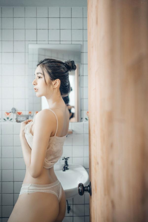    JVID辰辰浴室私房写真：湿身沐浴大尺度拍摄，性感曲线女神诱惑视觉盛宴第63张图片