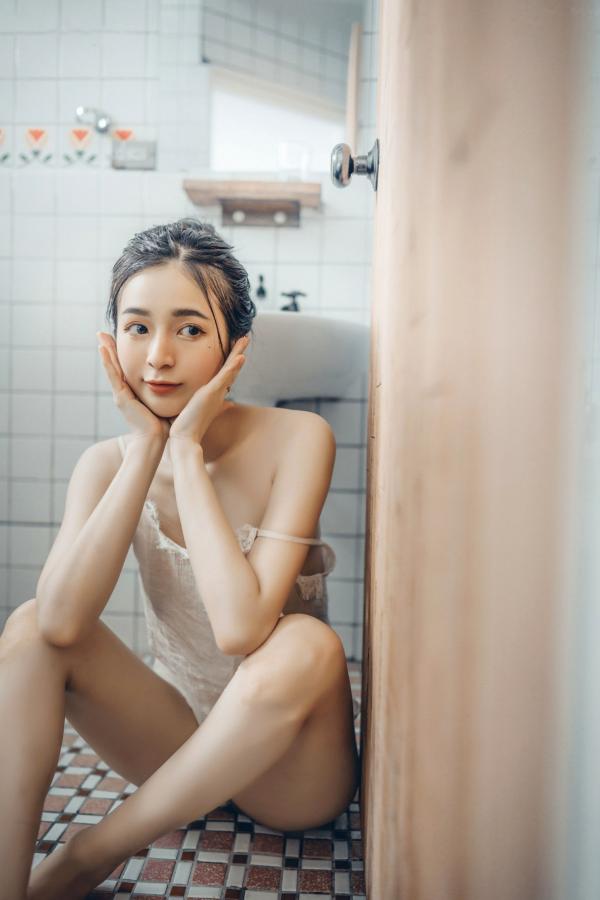    JVID辰辰浴室私房写真：湿身沐浴大尺度拍摄，性感曲线女神诱惑视觉盛宴第71张图片