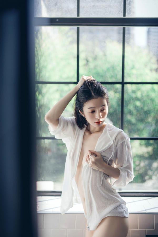    JVID辰辰-午后阳光下的清纯私房美图，仙气十足的透视连衣穿搭，尽显迷人透亮，唯美光影下的性感女神第17张图片