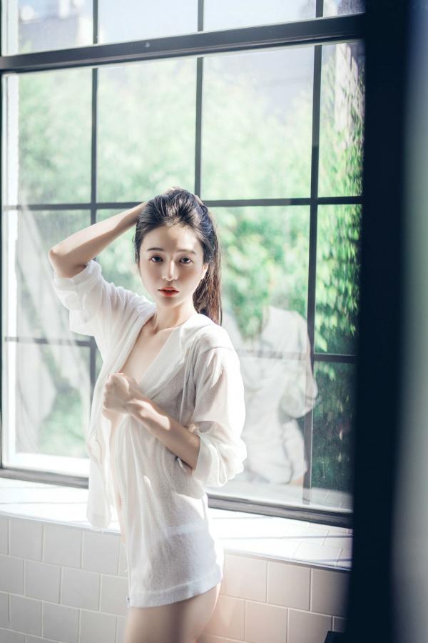    JVID辰辰-午后阳光下的清纯私房美图，仙气十足的透视连衣穿搭，尽显迷人透亮，唯美光影下的性感女神第20张图片
