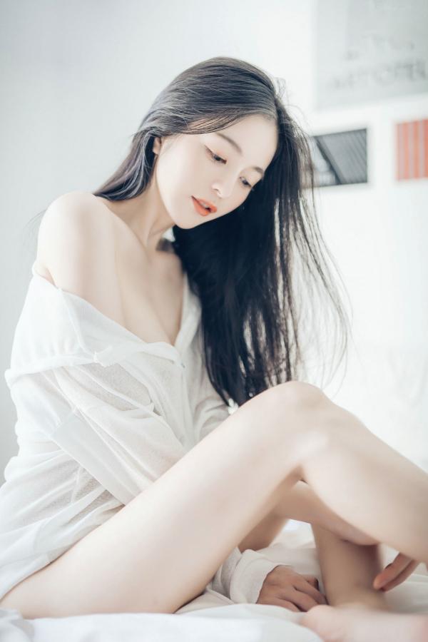    JVID辰辰-午后阳光下的清纯私房美图，仙气十足的透视连衣穿搭，尽显迷人透亮，唯美光影下的性感女神第26张图片