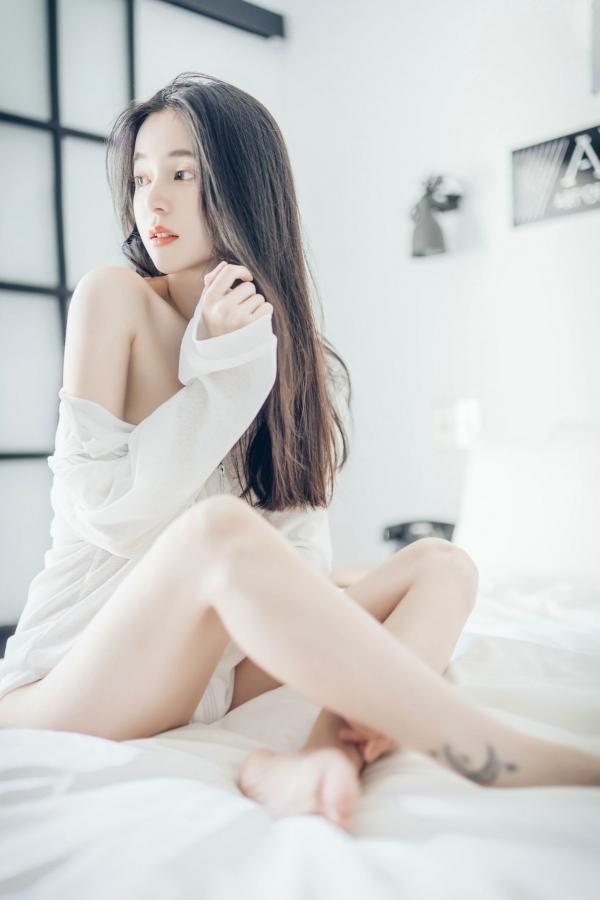    JVID辰辰-午后阳光下的清纯私房美图，仙气十足的透视连衣穿搭，尽显迷人透亮，唯美光影下的性感女神第27张图片