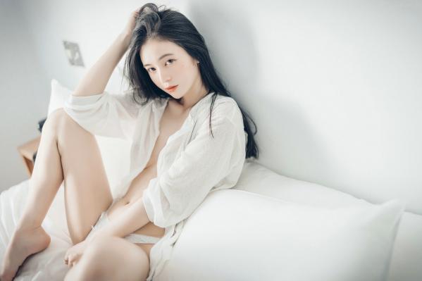    JVID辰辰-午后阳光下的清纯私房美图，仙气十足的透视连衣穿搭，尽显迷人透亮，唯美光影下的性感女神第41张图片