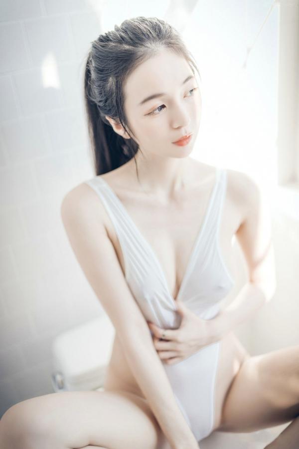    JVID辰辰-午后阳光下的清纯私房美图，仙气十足的透视连衣穿搭，尽显迷人透亮，唯美光影下的性感女神第58张图片